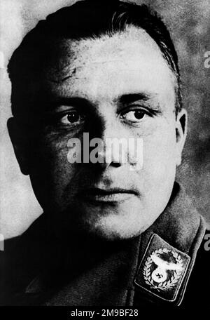 1940 Ca, DEUTSCHLAND : der deutsche Nazist MARTIN BORMAN ( 1900 - 1945 ) , einer der Führer des Dritten Reiches mit Adolf Hitler . Unbekannter Fotograf. - ZWEITER WELTKRIEG - NAZI - NAZIST - NAZISMUS - NAZISTA - NAZISMO - SECONDA GUERRA MONDIALE - WW2 - ZWEITER WELTKRIEG - POLITICA - POLITIKER - SVASTICA - KRIMINELLER - CRIMINALE - ARCHIVIO GBB Stockfoto