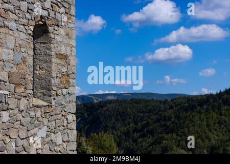 Hügel rund um die Kirche der Madonna dell'Orsaro. Hochwertige Fotos Stockfoto