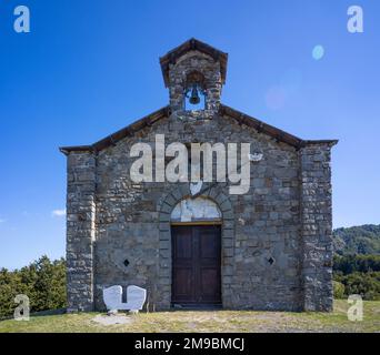 Hügel rund um die Kirche der Madonna dell'Orsaro. Hochwertige Fotos Stockfoto