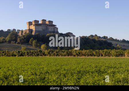 Blick auf das Schloss Torrechiara, Provinz Parma, Italien. Hochwertige Fotos Stockfoto