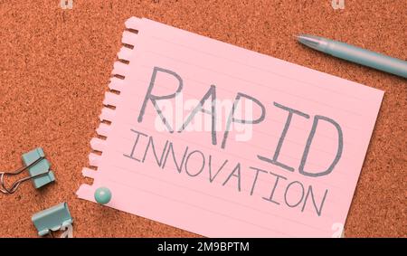 Handgeschriebenes Schild Rapid Innovation. Geschäftsidee, die charakteristisch für eine Website ist, die Suchmaschinenalgorithmen verwendet Stockfoto
