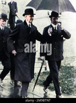 Auf dem Weg zu einer Sitzung der senatorialkommission: Herr P. A. S. Franklin, Vizepräsident der International Mercantile Marine Corporation, und Herr J. Bruce Ismay, Geschäftsführer der White Star Line. Stockfoto