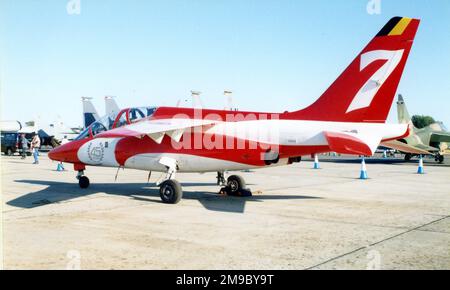 Force aerienne belge - Dassault-Breguet-Dornier Alpha Jet 1B AT31 (msn B31-1142), 7 Smaldeel, auf der Mildenhall Air Fete im Mai 1995, in einem Farbschema zur Feier des 45-jährigen Bestehens. (Force Aerienne Belge - Belgische Luchtmacht - Belgische Luftwaffe). Stockfoto