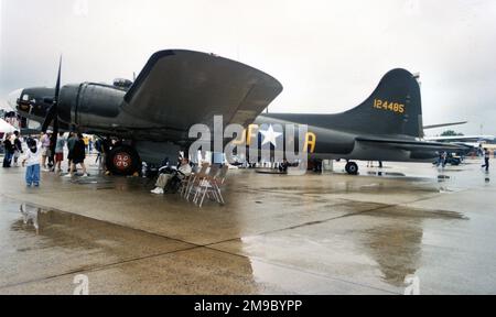 Boeing B-17G Flying Fortress G-BEDF - 44-85784 „Sally B“ (msn 8693), gemalt als „Memphis Belle“. Stockfoto