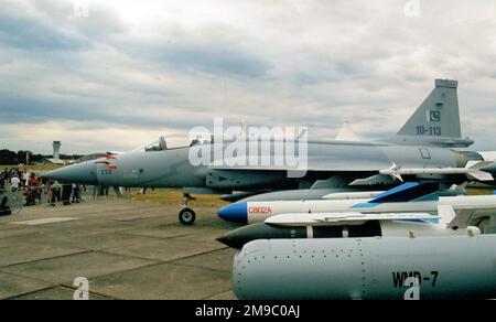 PAC-CAC JF-17 Thunder 10-113 (msn FC10105). Auf der SBAC Farnborough-Flugschau am 21. Juli 2010 Stockfoto