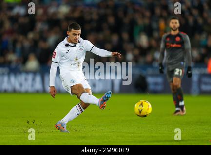 Swansea.com Stadium, Swansea, Großbritannien. 17. Januar 2023. FA Cup Fußball, Swansea City gegen Bristol City; Joel Latibeaudiere von Swansea City schießt mit Torgutschrift: Action Plus Sports/Alamy Live News Stockfoto