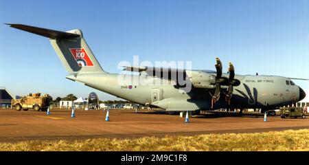 Royal Air Force - Airbus A400M Atlas C.1 ZM416 (msn 8007), vom 24-70. Geschwader, auf der Royal International Air Tattoo - RAF Fairford am 23. Juli 2018 Stockfoto