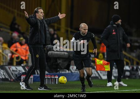 Julen Lopetegui Manger von Wolverhampton Wanderers reagiert in den letzten Minuten des Spiels während des Replay-Spiels des Emirates FA Cup Wolverhampton Wanderers vs Liverpool in Molineux, Wolverhampton, Großbritannien, 17. Januar 2023 (Foto: Craig Thomas/News Images) Stockfoto