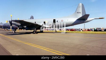 Luftforsvaret - Lockheed P-3N Orion 4576 (msn 5257), vom 333 SKV. Auf der RAF Fairford for the Royal International Air Tattoo am 22. Juli 1996. (Luftforsvaret - Royal Norwegian Air Force) von 335 SKV. Stockfoto