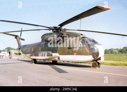 Heeresflieger - VFW-Sikorsky CH-53G 84+82 (msn V65-080, Modell S-65C-1), vom MTHR15. (Heeresflieger - Deutsche Armee Luftfahrt). Stockfoto