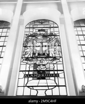 Buntglasfenster, gewidmet für Field Marshall Viscount Alanbrooke, in der Royal Military Academy, Sandhurst, die am 21. November 1965 gewidmet wurde. Stockfoto