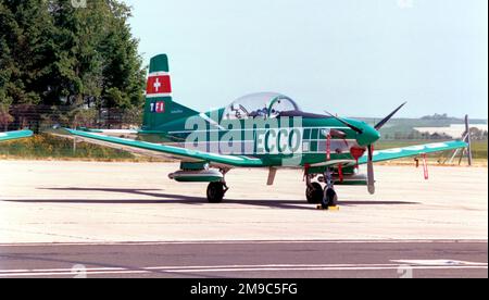 Pilatus PC-7 Turbo Trainer HB-HMP (msn 480), vom Ausstellungsteam der Formation Patrouille Ecco. Stockfoto