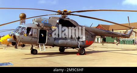 Litauische Luftwaffe – Mil Mi-8MTV-1 23 (msn 95911), am 16. Juli 2005 bei der RAF Fairford für die RIAT. Stockfoto