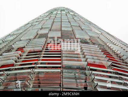 Barcelona, Spanien, Mai. 2018: Torre Agbar. Der 144 Meter hohe Turm wurde von Jean Nouvel entworfen Stockfoto
