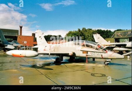 Aeronautica Militare - Aermacchi MB.339CD MM55073 / 61-141 (msn 6877) vom 61 Stormo, Rheine-Hopsten ab, 8. September 2001. (Aeronautica Militare - Italienische Luftwaffe) Stockfoto