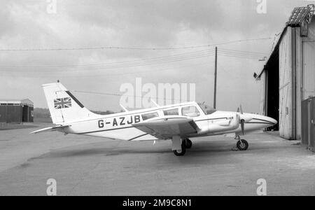 Piper PA-34-200 Seneca G-AZJB (msn 34-7250017), Eigentum von Winston Spencer Churchill, Enkel des Premierministers während des Krieges, Winston Leonard Spencer Churchill. Stockfoto