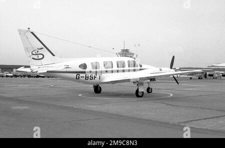 Piper PA-31-310 Navajo G-BSFT (msn31-642), am Flughafen Oxford-Kidlington. Stockfoto