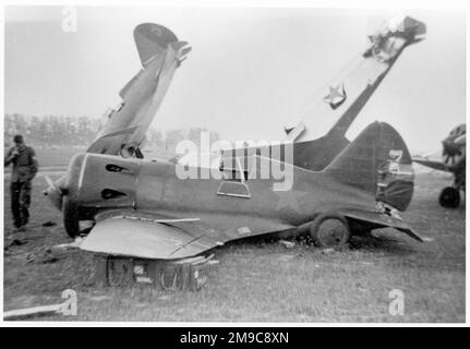 Polikarpov I-16 Rata-Kämpfer, in einem Schrottlager, gefangen von deutschen Streitkräften. Stockfoto