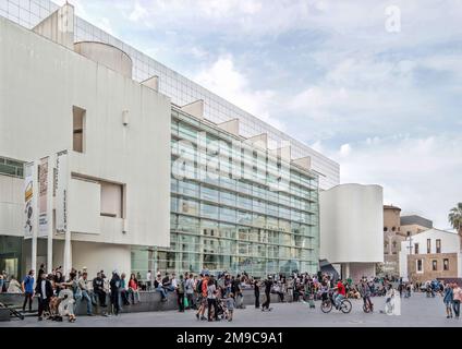 Barcelona, Spanien, Mai 2018: Moderne Architektur, Museum, MACBA-Museu Art Contemporani, Museum für zeitgenössische Kunst des Architekten Richard Meier Stockfoto