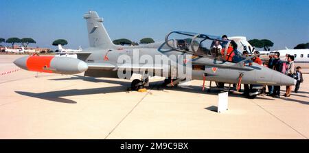 Aeronautica Militare - Aermacchi MB-339CD am Luftwaffenstützpunkt Pratica-di-Mare am 28. März 1998. (Aeronautica Militare - Italienische Luftwaffe) Stockfoto