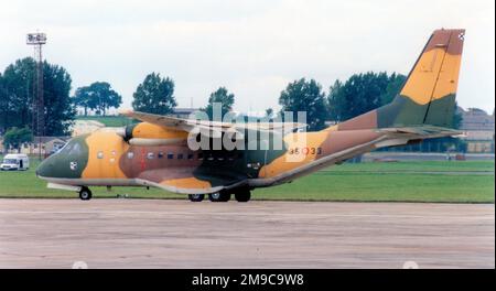 Fuerza Aerea Espanola - CASA CN-235-100m T.19B-15 - 35-33 (msn C060), von Ala 35, auf der RAF Fairford am 27. Juli 1998 für die Royal International Air Tattoo. (Fuerza Aerea Espanola - Spanische Luftwaffe). Stockfoto