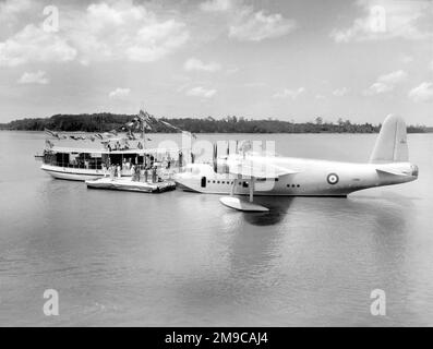 Royal Air Force - Short Sunderland Mk.I L2160 „Selangor“ (msn S.0862), bei der Namensverleihung des Sultans von Selangor, die im Oktober 1938 in Port Swettenham stattfand.