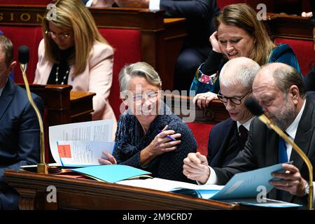 Paris, Frankreich. 17. Januar 2023. Premierministerin Elisabeth trug dies während einer Fragestunde an die Regierung in der Pariser Nationalversammlung am 17. Januar 2023. Kredit: Victor Joly/Alamy Live News Stockfoto