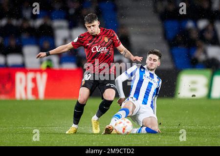 SAN SEBASTIAN, SPANIEN - JANUAR 17: Giovanni Alessandro Gonzalez von RCD Mallorca tritt am 17. Januar 2023 in San Sebastian, Spanien, beim Spiel Copa del Rey von 16 zwischen Real Sociedad und RCD Mallorca in der reale Arena um den Ball an. Kredit: Ricardo Larreina/AFLO/Alamy Live News Stockfoto