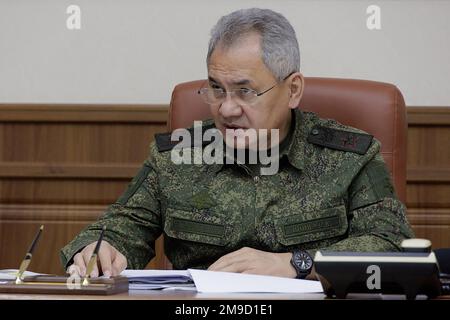 Moskau, Russland. 17. Januar 2023. Der russische Verteidigungsminister Sergei Shoigu spricht am Dienstag, den 17. Januar 2023, bei einem Treffen mit hochrangigen russischen Offizieren. Foto: Pressedienst des russischen Verteidigungsministeriums/UPI Kredit: UPI/Alamy Live News Stockfoto