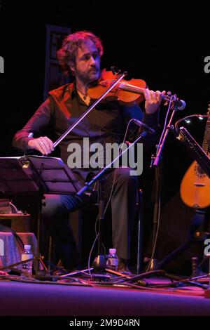 Madrid, Spanien. 17. Januar 2023. Diego Galaz aus der Gruppe Feten Feten tritt auf der Bühne des Inverfests 2023 Festival im Circo Price in Madrid auf. Kredit: SOPA Images Limited/Alamy Live News Stockfoto