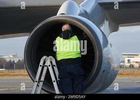 Otopeni, Rumänien - 17. Januar 2023: Ankunft von Flugzeugen des Airborne Warning and Control System AWACS von der NATO Airborne Early Warning & Control Force – NA Stockfoto