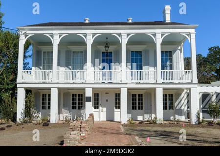 NEW ORLEANS, LA, USA - 15. JANUAR 2023: Vor dem George Washington Cable House, einem National Historic Landmark im Garden District Stockfoto