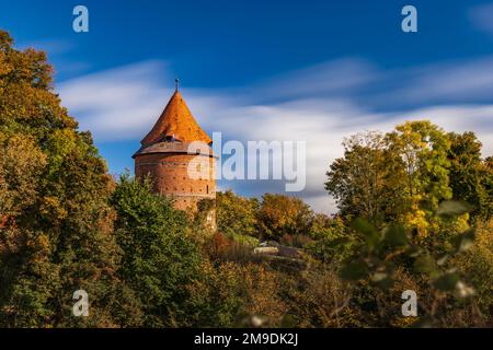 Ein Burgturm in der Stadt Plau am See im Seebezirk Mecklenburg-Vorpommern Stockfoto