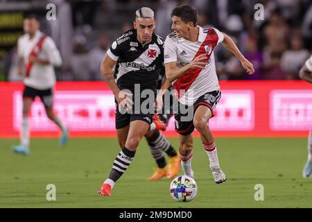 17. Januar 2023: Der Mittelfeldspieler VON River Plate IGNACIO FERNANDEZ (10) tritt am 17. Januar 2023 beim Spiel River Plate gegen Vasco da Gama International Friendly Fussball im Exploria Stadium in Orlando, Florida, um den Ball an. (Kreditbild: © Cory Knowlton/ZUMA Press Wire) NUR REDAKTIONELLE VERWENDUNG! Nicht für den kommerziellen GEBRAUCH! Stockfoto