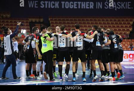 Kattowitz, Polen. 17. Januar 2023. Handball: Weltmeisterschaft, Algerien - Deutschland, Vorrunde, Gruppe E, Spieltag 3 bei Spodek Katowice. Deutschlands Spieler jubeln nach dem Sieg. Kredit: Jan Woitas/dpa/Alamy Live News Stockfoto