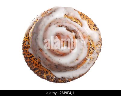 Süßes Brötchen mit Mohnsamen und Zuckereis isoliert auf weißem Hintergrund, Draufsicht Stockfoto