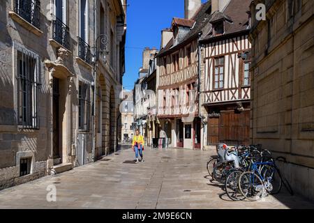 Fachwerkfassaden in der Altstadt von Dijon, Departement Cote d'Or, Region Bourgogne-Franche-Comte, Burgund, Frankreich Stockfoto