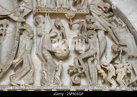Berühmtes Tympanum der Kathedrale Saint-Lazare mit dem Jüngsten Gericht, Detail, Autun, Departement Saone-et-Loire, Region Bourgogne-Franche-Comte Stockfoto