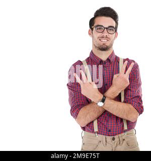 Frieden, Selbstvertrauen und Porträt eines Mannes mit einem Handzeichen isoliert auf weißem Hintergrund. Geek, cool und lächelnder Nerd mit einer Handgeste zur Begrüßung Stockfoto