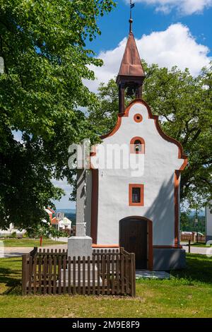 Zum UNESCO-Weltkulturerbe gehörendes historisches Dorf Holasovice, Tschechische Republik Stockfoto