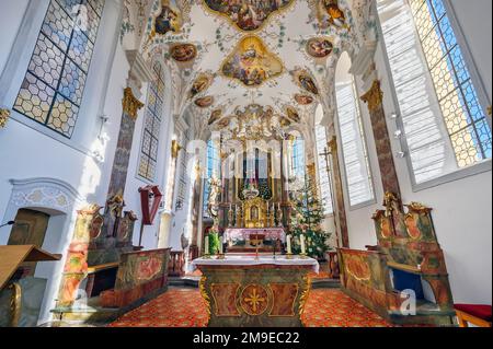 Hauptaltar, Kirche St. Peter und Paul, Bad Petersthal, Allgaeu, Bayern, Deutschland Stockfoto