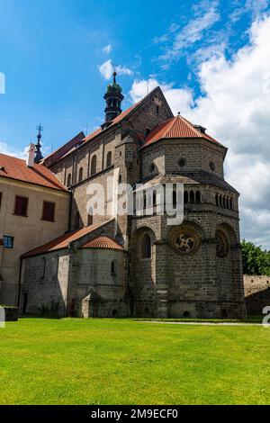 Zum UNESCO-Weltkulturerbe gehörendes jüdisches Viertel und Basilika St. Procopius in Trebic, Tschechische Republik Stockfoto