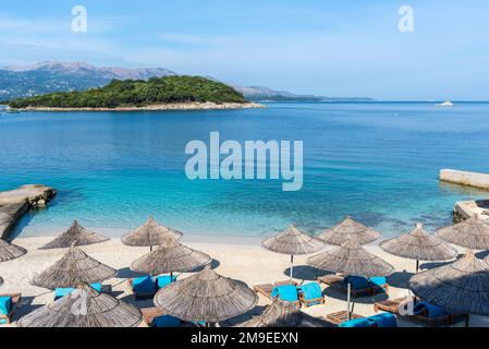 Ein leerer Ksamil Beach im Butrint National Park, Sarande, Südalbanien, Europa Stockfoto