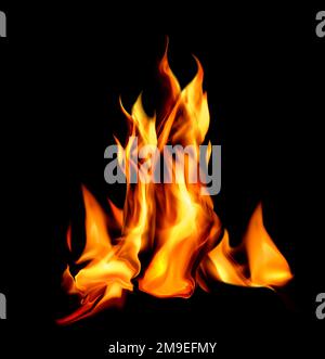 Feuerflammen auf schwarzem Hintergrund Nahaufnahme Stockfoto