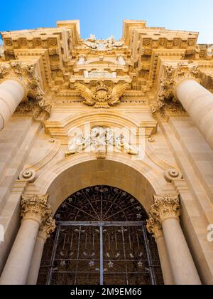 Die barocke Fassade der Kathedrale von Syrakus - Sizilien, Italien Stockfoto