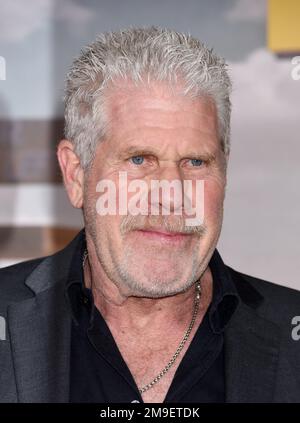 Hollywood, USA. 17. Januar 2023. Ron Perlman trifft am 17. Januar 2023 auf Peacocks „Poker Face“ Los Angeles Premiere auf der Hollywood American Legion Post 43 in Hollywood, Kalifornien, ein. © Janet Gough/AFF-USA.COM Kredit: AFF/Alamy Live News Stockfoto