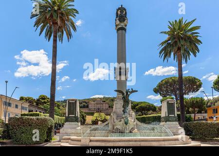 Denkmal für die Gefallenen des Krieges, Piazza Guglielmo Marconi, Frascati, Italien Stockfoto
