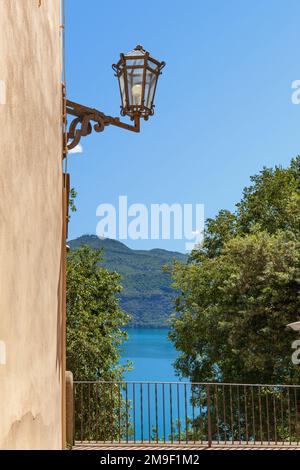 Blick auf den Albaner See, Castel Gandolfo, Italien Stockfoto