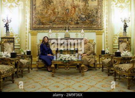 König Abdullah II. Und Königin Rania von Jordanien und der ägyptische Präsident Abdel Fattah El Sisi und seine Frau Entissar El Sisi in Kairo am 17. Januar 2023 für einen Besuch Foto: Royal Hashemite Court/Nieboer/Netherlands OUT/Point de Vue OUT Stockfoto