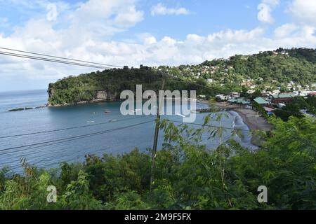 Küste entlang des Fischerdorfes Anse La Raye in St. Lucia. Stockfoto